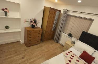 Luxurious home away from home - Photo 5