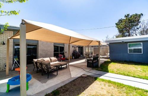 Remodeld5BR Modern Retreat with Covered Pool - Foto 24