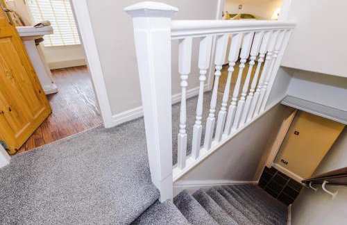 Cosy 3-Bed, Sleeps 5, Free Parking, Long and Short Stays - Photo 43