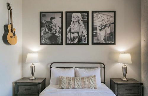 Mid Century Modern Downtown Condo | 30+ Night Min - Foto 2