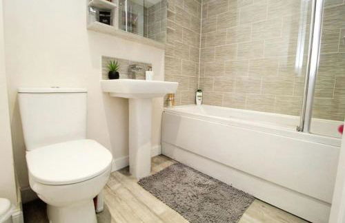 Walk to Liverpool Airport - Luxury Stay with EV Charge - Fast WiFi - Foto 12