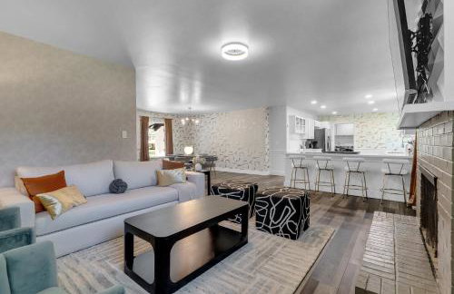 10min to EXPO - Family-Friendly with Office & Playroom - Photo 4