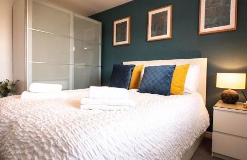 Cosy 4 Bedroom Town House with Mountain views, Private garden and ease of access into Abergavenny - Foto 16