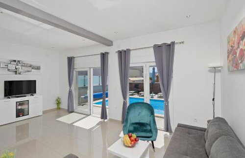 Holiday house "Sabine pink" with heated pool - Photo 5