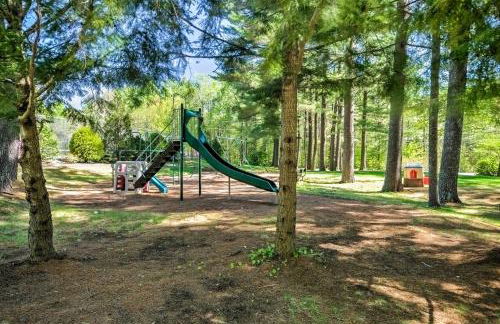 Breathtaking Newbury Cottage with Deck on Chalk Pond - Foto 28