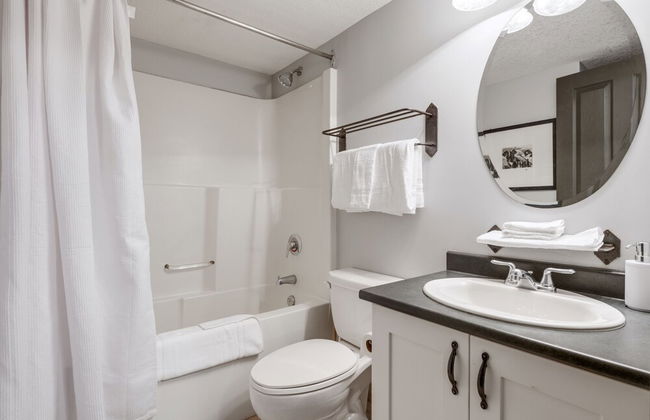 LARGE Studio | Ski In/Out | Pool & Hot Tubs | Central Upper Village Location - Photo 12