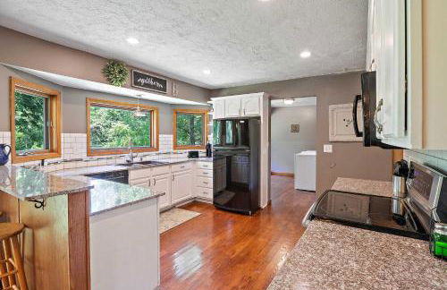 Tranquil Family Home with Yard, 14 Mi to Springfield - Foto 10