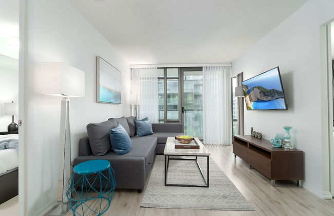 Modern Condo in Financial District - Photo 1