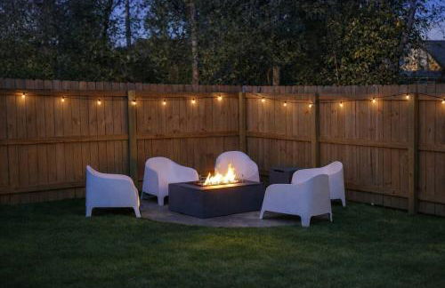 Chic Dog-Friendly 4BR | OWA + Beach + Fenced Yard - Foto 9