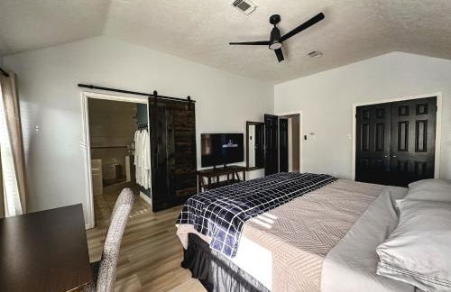 Maple House Romantic Getaway WHot Tub Near IAH - Foto 6