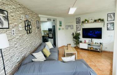 Piso delante de la playa La Pineda con 2 habitaciones - Foto 2