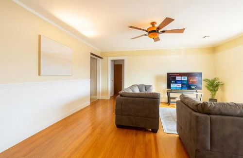 Fullerton Fairytale Vacation Home - 10 Min Drive to Disneyland - Foto 3