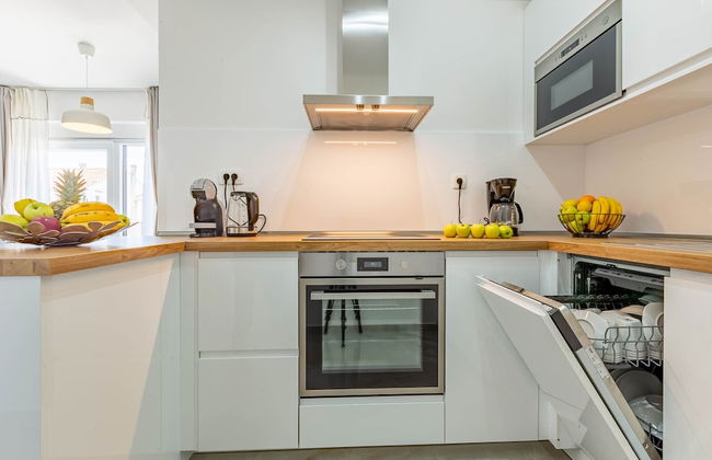 Exquisite Prestige Luxury Apartments With Shared Pool - Photo 26