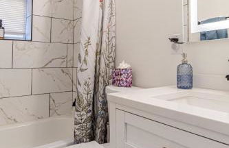 Ann Avenue Spacious 3BR Home with Games, Yard and Near Downtown - Photo 32