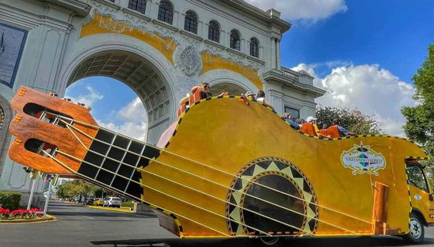 Guitar Bus in Guadalajara
