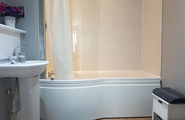 Spacious Bright and Modern Living - Foto 6