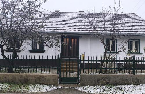 Old house by the stream - Photo 24