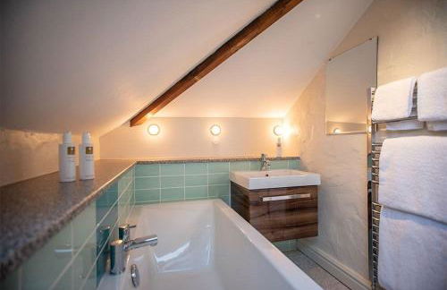 Gill Cottage, Castle Carrock, characterful cottage for romantic break with hot tub and 2 dogs welcome - Foto 13