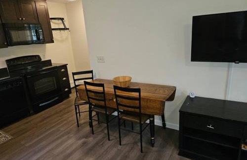 Adorable 1 bedroom with off-street parking - Foto 14