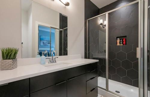 Luxury Townhome Skyline Views Mins To DT - Foto 12