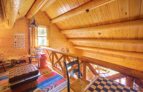 Andover Cabin Retreat with Hot Tub and Fireplace! - Foto 19