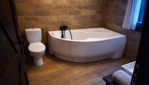 Osada Brzeziny - 25 minut od Warszawy - sauna, balia z jacuzzi, basen, altana, grill, ogród, ognisko - Foto 5