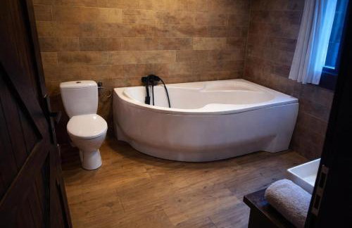 Osada Brzeziny - 25 minut od Warszawy - sauna, balia z jacuzzi, basen, altana, grill, ogród, ognisko - Foto 5