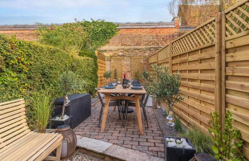 Charming 2 Bed Cottage - within city walls - free parking- garden - Foto 32