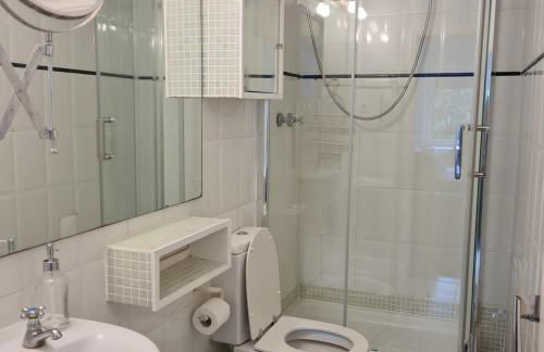 AC in the bedrooms, near the river, spacious - Photo 12