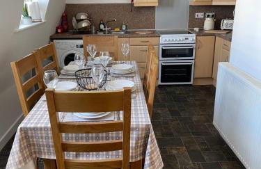 Lovely, Sleeps 6, 2 baths, Riverside Views, Parking, GY - Foto 2