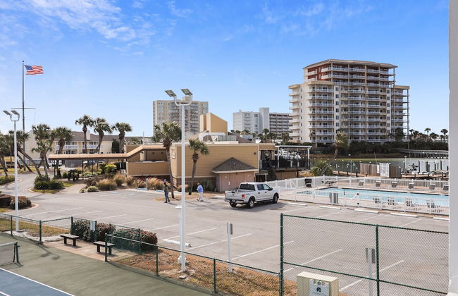SPC 4133 Beautiful Tennis Court 2 bedroom with free beach set up for 2 by RedAwning - Foto 56