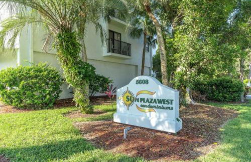 Sun Plaza by Coastal Chic Vacations - Private Beach Access with Pool and Tennis - Photo 39