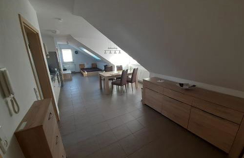 Fewo Steinhohle, DG 45qm, 1 Schlafzimmer & 1 Wohn-Esszimmer mit Bett - Foto 5