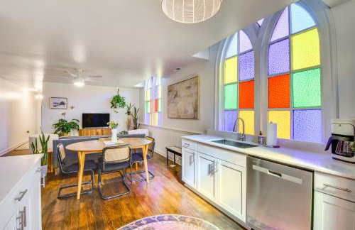 Newry Retreat in Converted Church with Shared Patio! - Foto 9