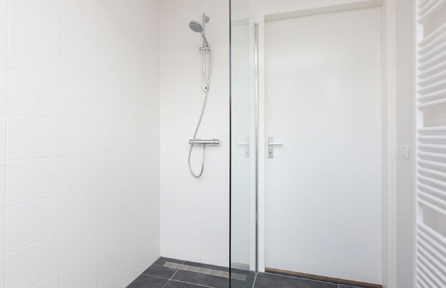 Modern Holiday Home With a Terrace by Water - Foto 8