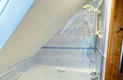 DRIFTWOOD - Super 1 Bedroom Home with Sea Views - Photo 13