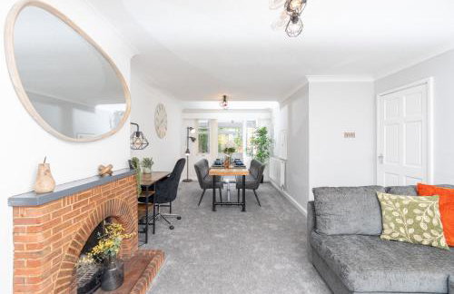 3-Bedroom Cosy Stunning Central Home, Sleeps 8 with Parking and Private Garden - LONG TERM STAY SPRING SPECIAL OFFER AVAILABLE! - by Blue Puffin Stays - Foto 27