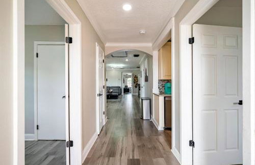 3BR HOME SLEEPS 8 DOWNTOWN Med CTR /pet/EV - Foto 11