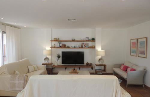 ACOGEDOR ADOSADO entre mar y montaña - Foto 1