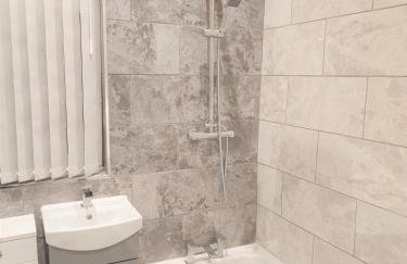 Newly Refurbished 2- Bed Stylish Home - Foto 29