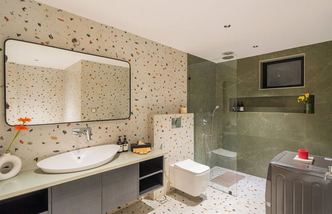 ELIVAAS Kamerios Brisa 1BHK with Jacuzzi - Photo 31