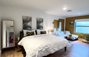 Super stylish 4 BR Home Steps from the Fun - Foto 13