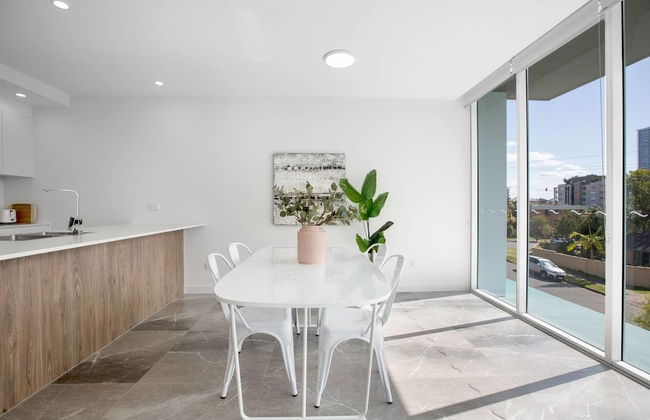 Wow Southport Apartment Near Light Rail Station - Photo 19