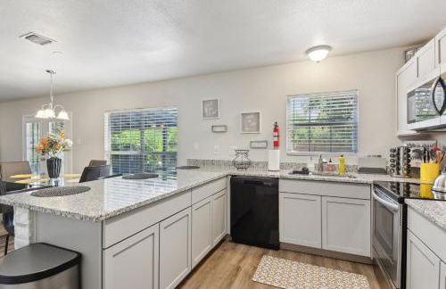 Modern Rental Near Medical Center, Six Flags, UTSA, La Cantera, Lackland AFB - Foto 13