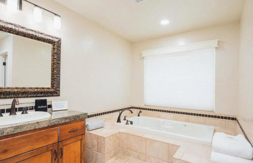 Casteel - 4,500 sq-ft retreat with a pool and hot tub in the middle of wine country! - Foto 19