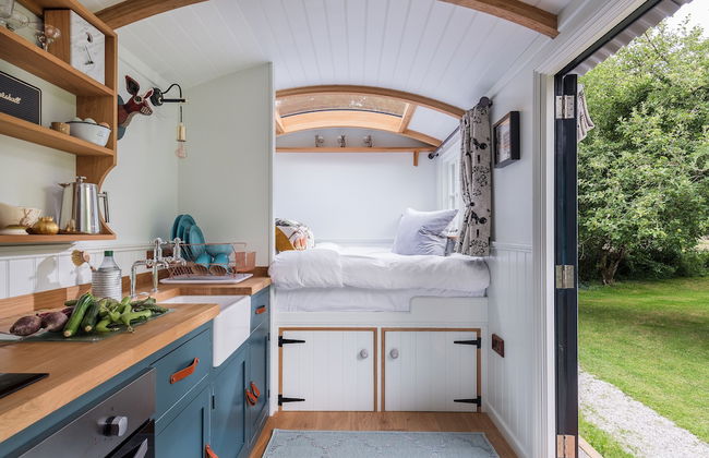 The Wriggly Tin & Baa Spa at Tregoose Old Mill - Foto 9