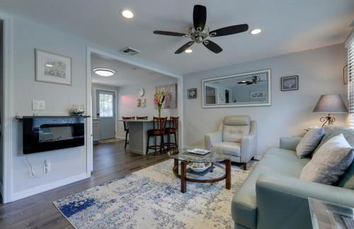 Coastal Getaway with Porch, 2 Mi to Niantic Beach! - Foto 7