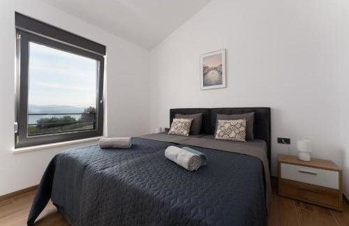 Villa Rosemary -semi-detached villa with a pool and a panoramic view, close to a sandy beach - by TRAVELER tourist agency Krk - Foto 37