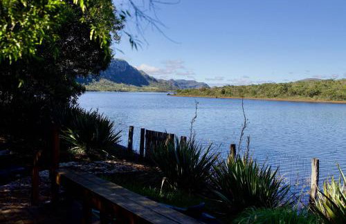Refúgio na Lapinha com dois chalés, ideais para casal, família ou pequeno grupo de amigos, com acesso privativo à lagoa, caiaques e quadra de beach tennis - Foto 14