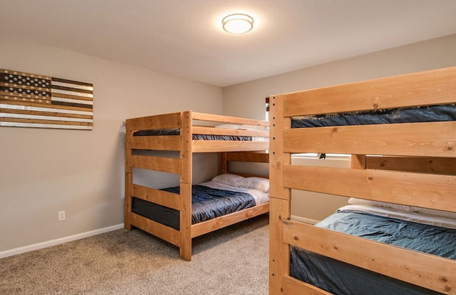 Massive 5 Bdrm Getaway W/pool, Hot Tub, Game Room! - Photo 11